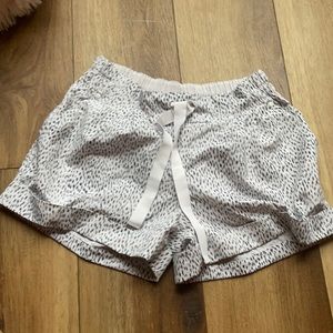 Lululemon shorts size 6